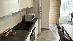 Coffee/tea maker, fridge, microwave, oven - Arsenia Cottage - Kyperounta (Kyperounta)