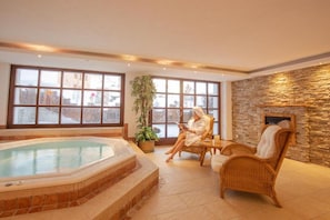 Sauna seca, banheira de hidromassagem, sauna a vapor