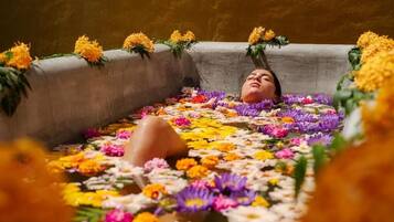 Körperbehandlungen, Aromatherapie, Ganzkörperwickelbehandlung