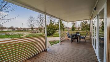 House, 3 Bedrooms, Air conditioning, Garden View | Outdoor dining