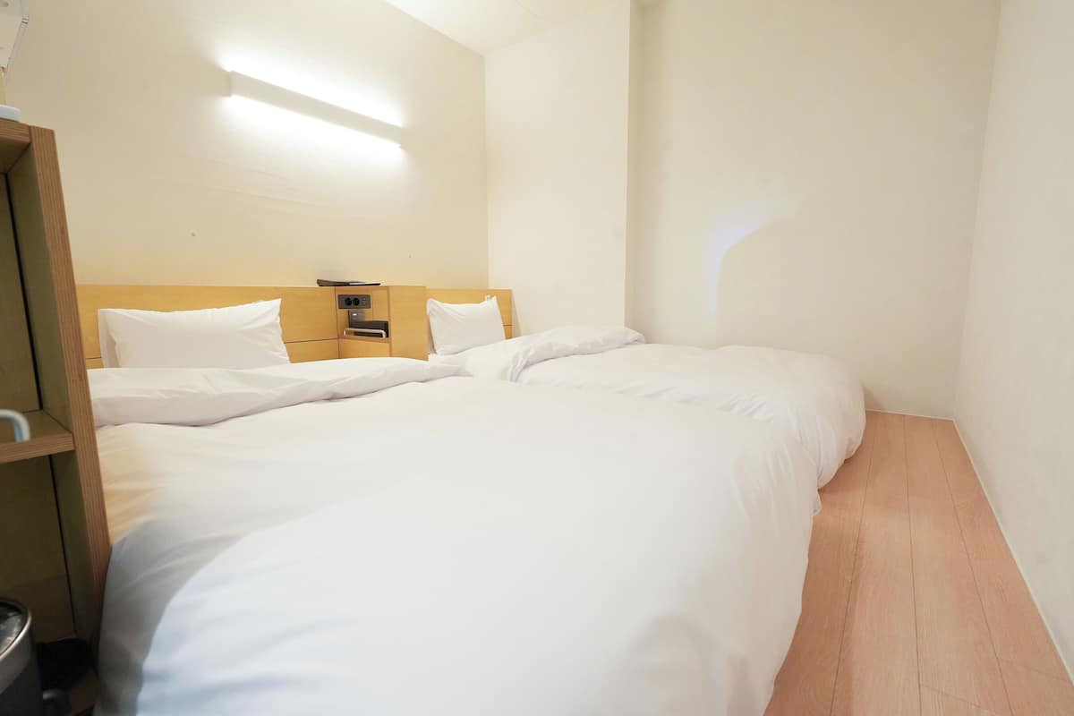 Twin Room, 2 Single Beds, Non Smoking | Free WiFi
