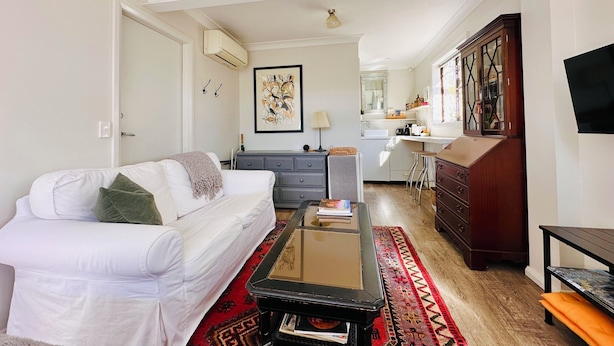 Living area - “Highly rated Blackheath garden studio — 4.94 from over 1,000 Airbnb guests” (Blackheath)