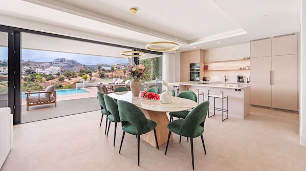 Dining - VILLA STATUS BY VACATION MARBELLA (Estepona)