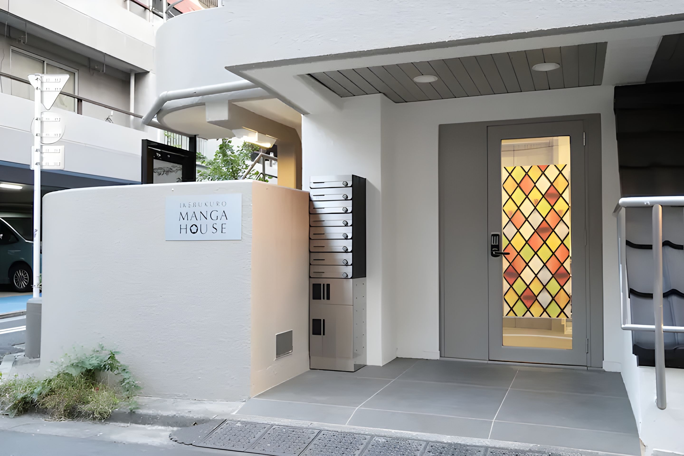 A building entrance with a sign reading 'MANGA HOUSE'.