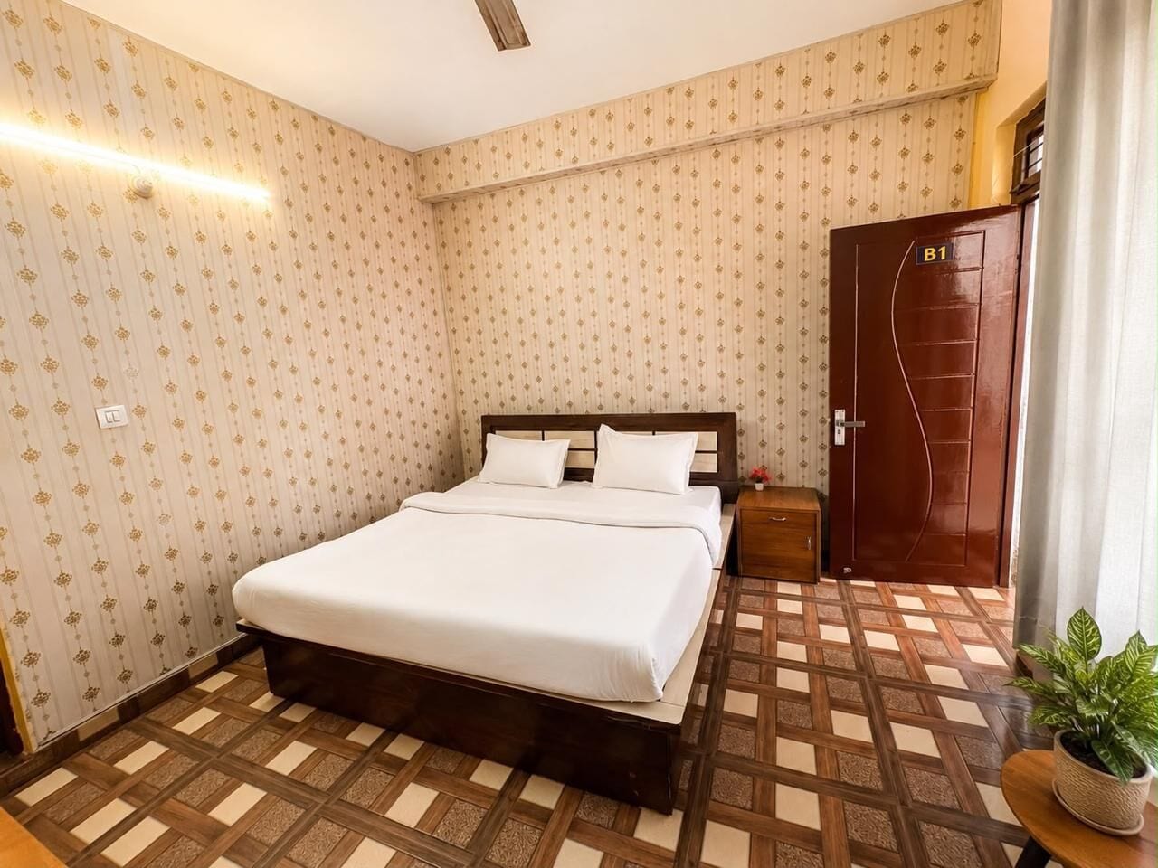 Comfort Room, Balcony, Mountain View | Desk, blackout curtains, free WiFi