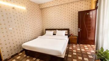 Comfort Room, Balcony, Mountain View | Desk, blackout curtains, free WiFi