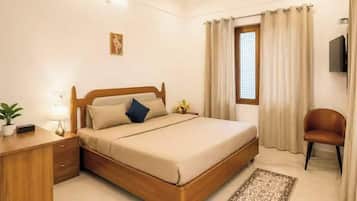 Villa, Balcony, Mountain View | Desk, blackout drapes, WiFi (free)