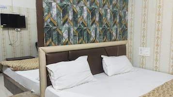 Deluxe Double Room, Air conditioning, City View | Desk, free WiFi
