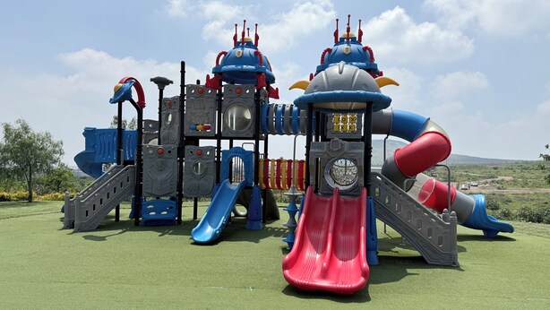 A playground with slides and climbing structures. - The perfect apartment for relaxing (El Marquez)