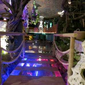 A pathway with steps leading to a seating area, surrounded by decorative foliage and a woven basket. - eywa retreat bali (Ungasan)