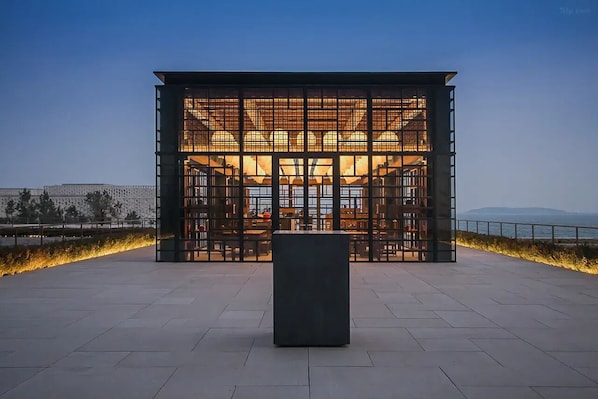 Outdoor dining - The Lalu Qingdao (Qingdao)