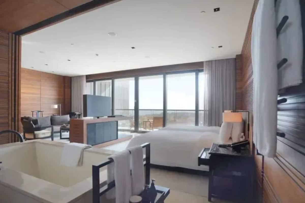 Suite, 2 letti singoli, vista oceano | Una cassaforte in camera, tende oscuranti, Wi-Fi gratuito