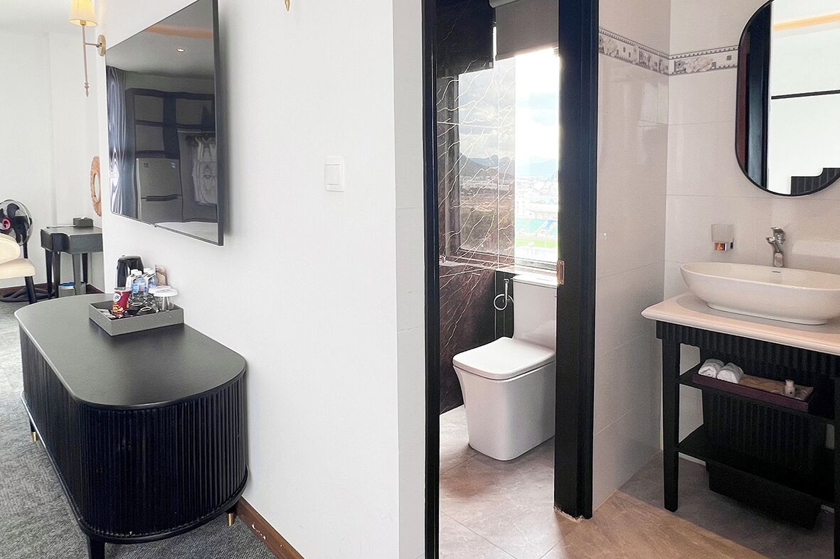 Kamar Quadruple Mewah | Kamar mandi | Pengering rambut, handuk, sabun, dan sampo