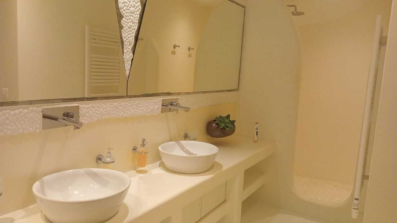 Deluxe Villa, Sea View | Bathroom | Hair dryer, slippers, soap, shampoo