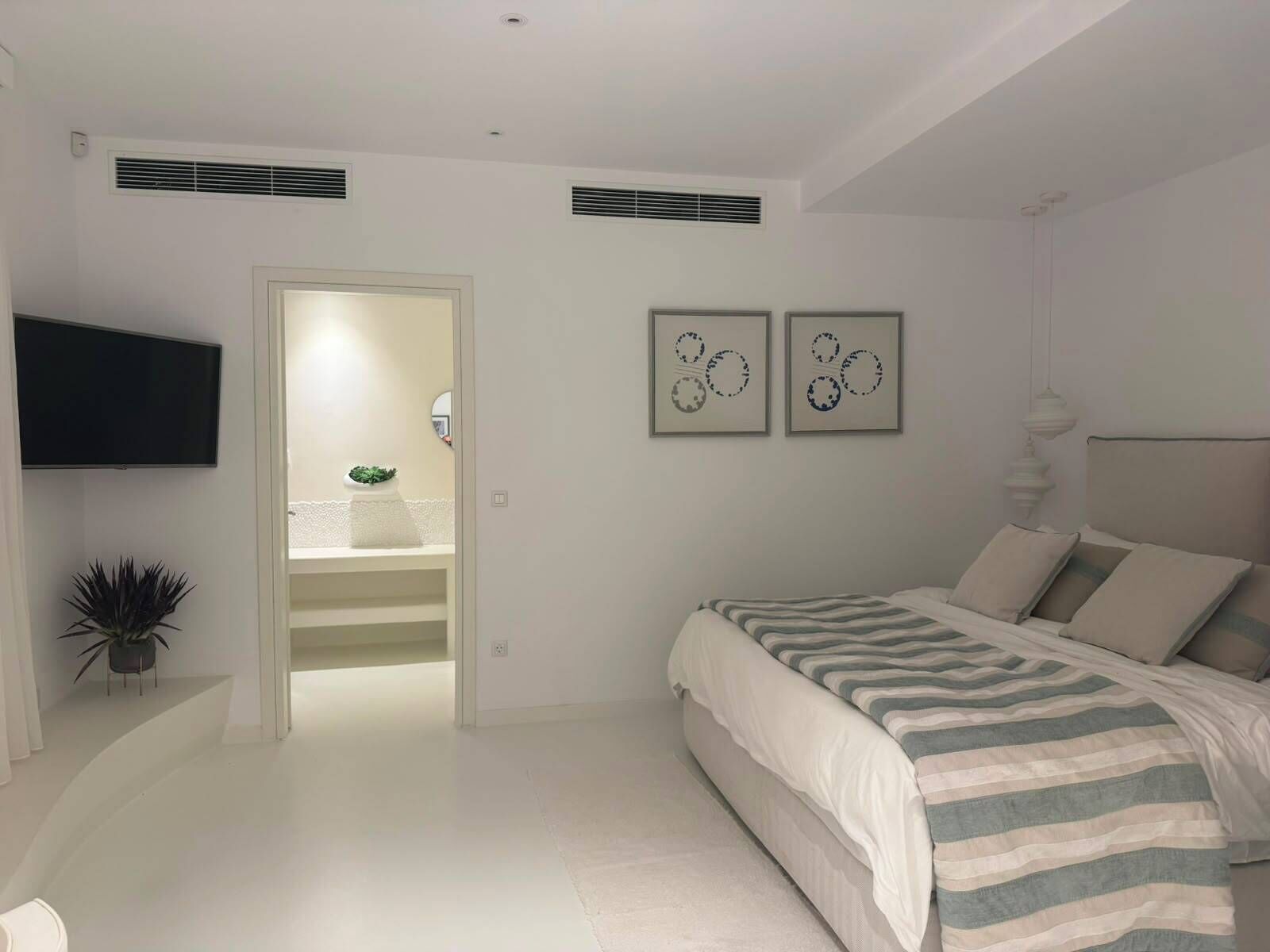 Deluxe-villa - havudsigt | Pengeskab på værelset, skrivebord, arbejdsområde til bærbare computere