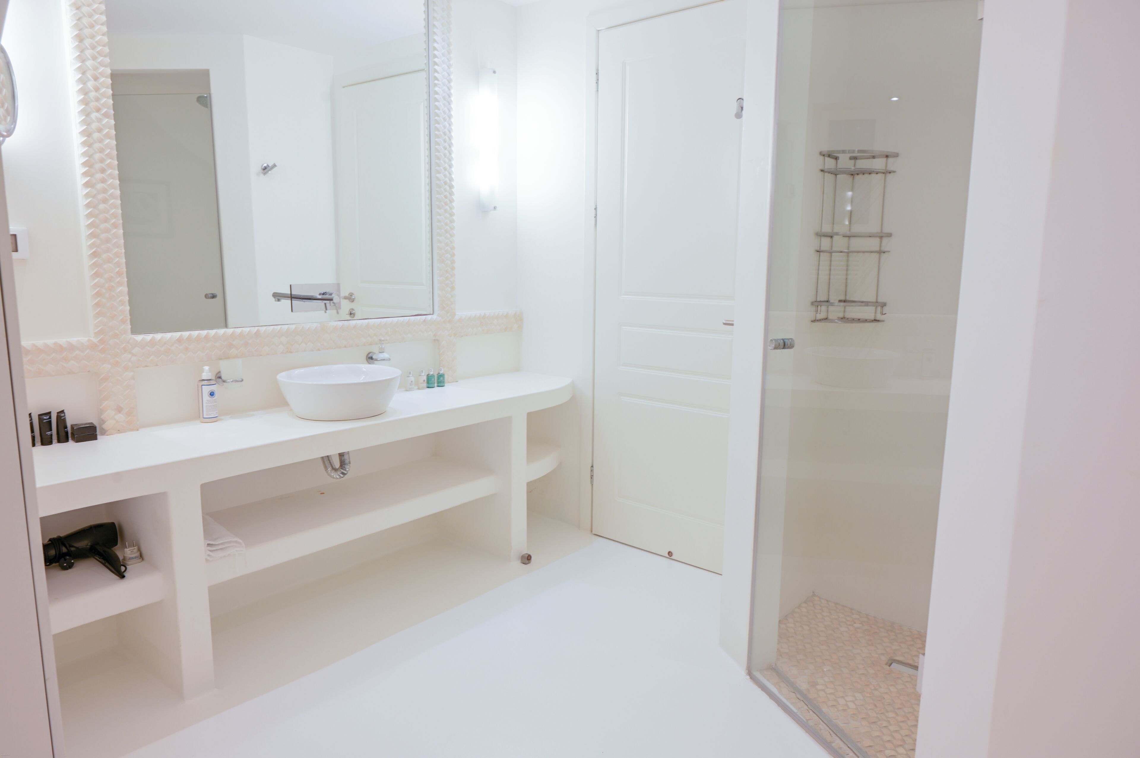 Villa de lujo, vistas a la piscina | Baño | Ducha, secador de pelo, zapatillas y toallas