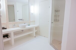 Villa de lujo, vistas a la piscina | Baño