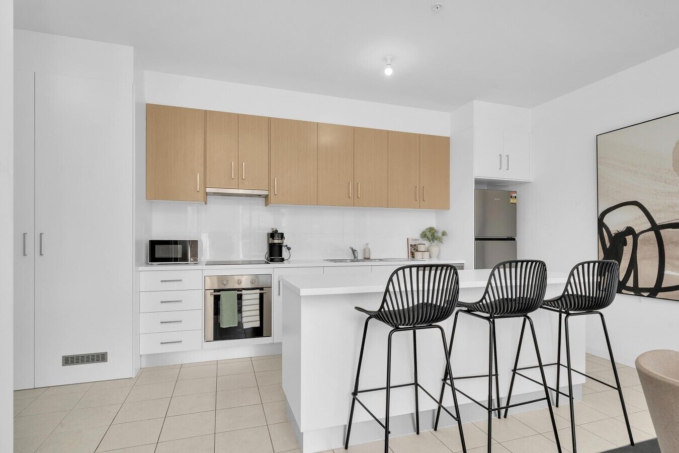 Coffee/tea maker, fridge, microwave, stovetop