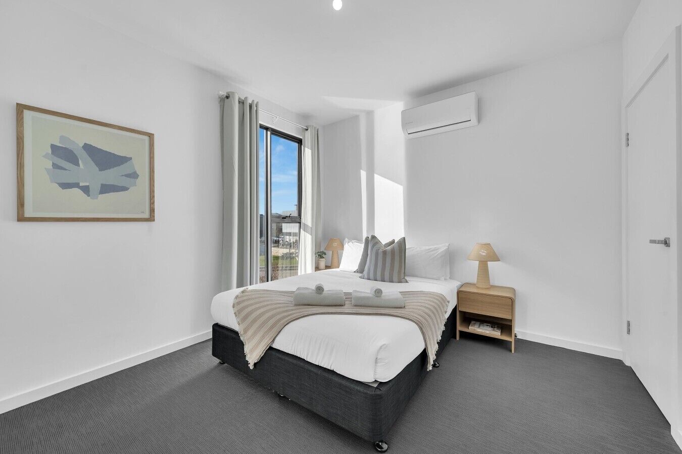 Desk, iron/ironing board, WiFi, bed sheets