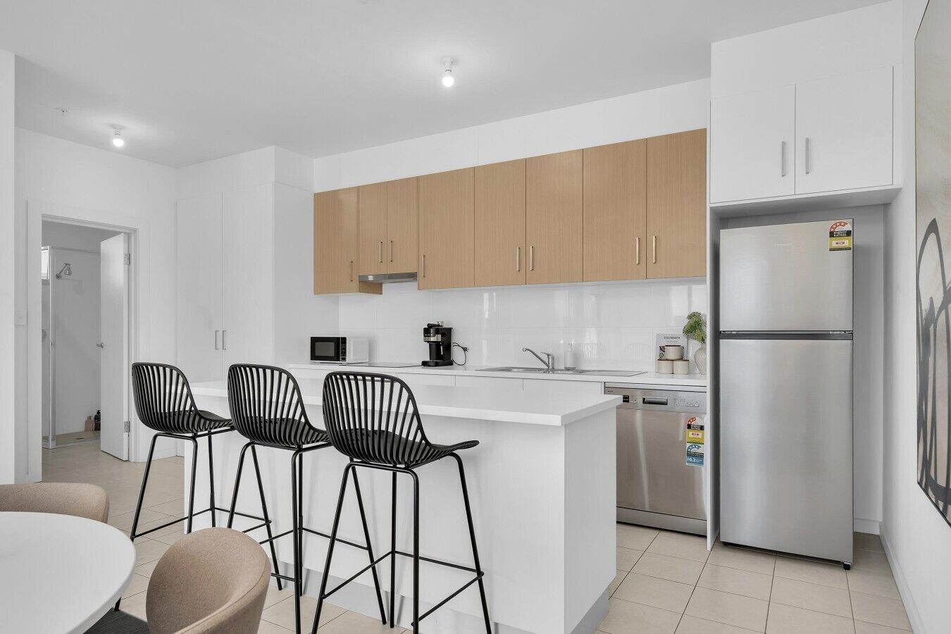 Coffee/tea maker, fridge, microwave, stovetop