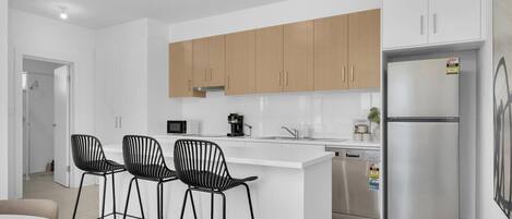 Coffee/tea maker, fridge, microwave, stovetop