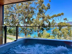 Outdoor spa tub - Ocean Mist Cabin – Spa, Fireplace & EV Charger (Huon Valley)
