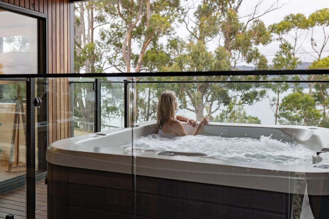 Outdoor spa tub