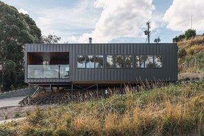 Exterior - Ocean Mist Cabin – Spa, Fireplace & EV Charger (Huon Valley)