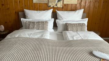 1 dormitorio, tabla de planchar con plancha, wifi y ropa de cama