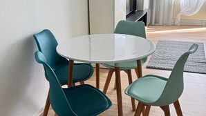 Dining - Apartment 'Zeitraum' with Balcony and Wi-Fi (Balingen)