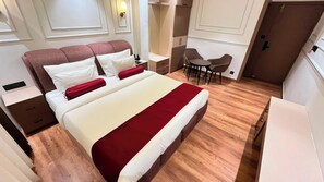 Desk, free WiFi - Aabuu Babuu Resort & Banquet Kurseong (Kurseong)