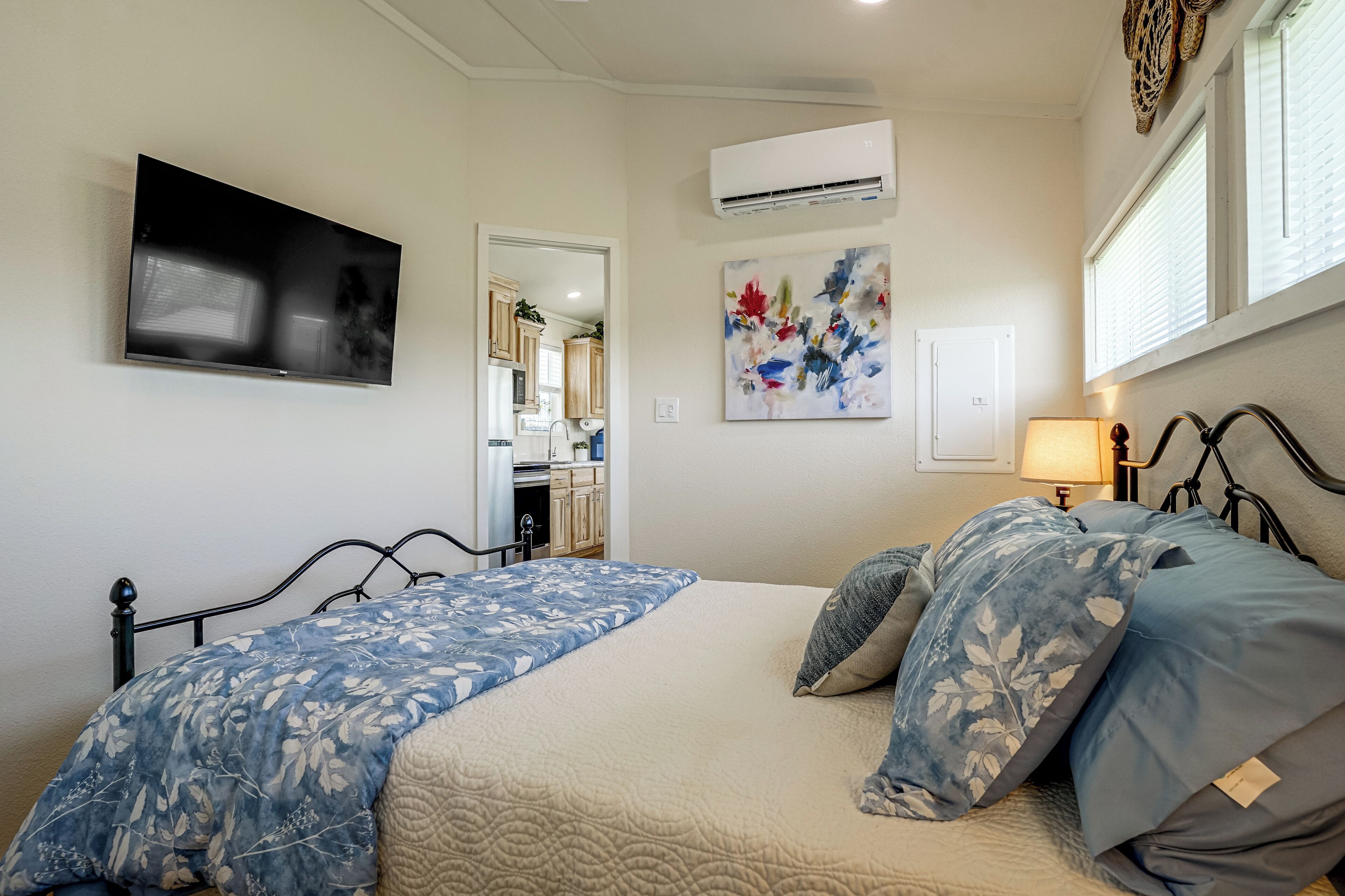 1 bedroom, iron/ironing board, internet, bed sheets