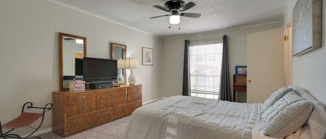 2 habitaciones, tabla de planchar con plancha, cuna de viaje y internet