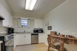 Coffee/tea maker, fridge, microwave, stovetop - Accessible Family Condo Near Downtown Riverfront (San Angelo)