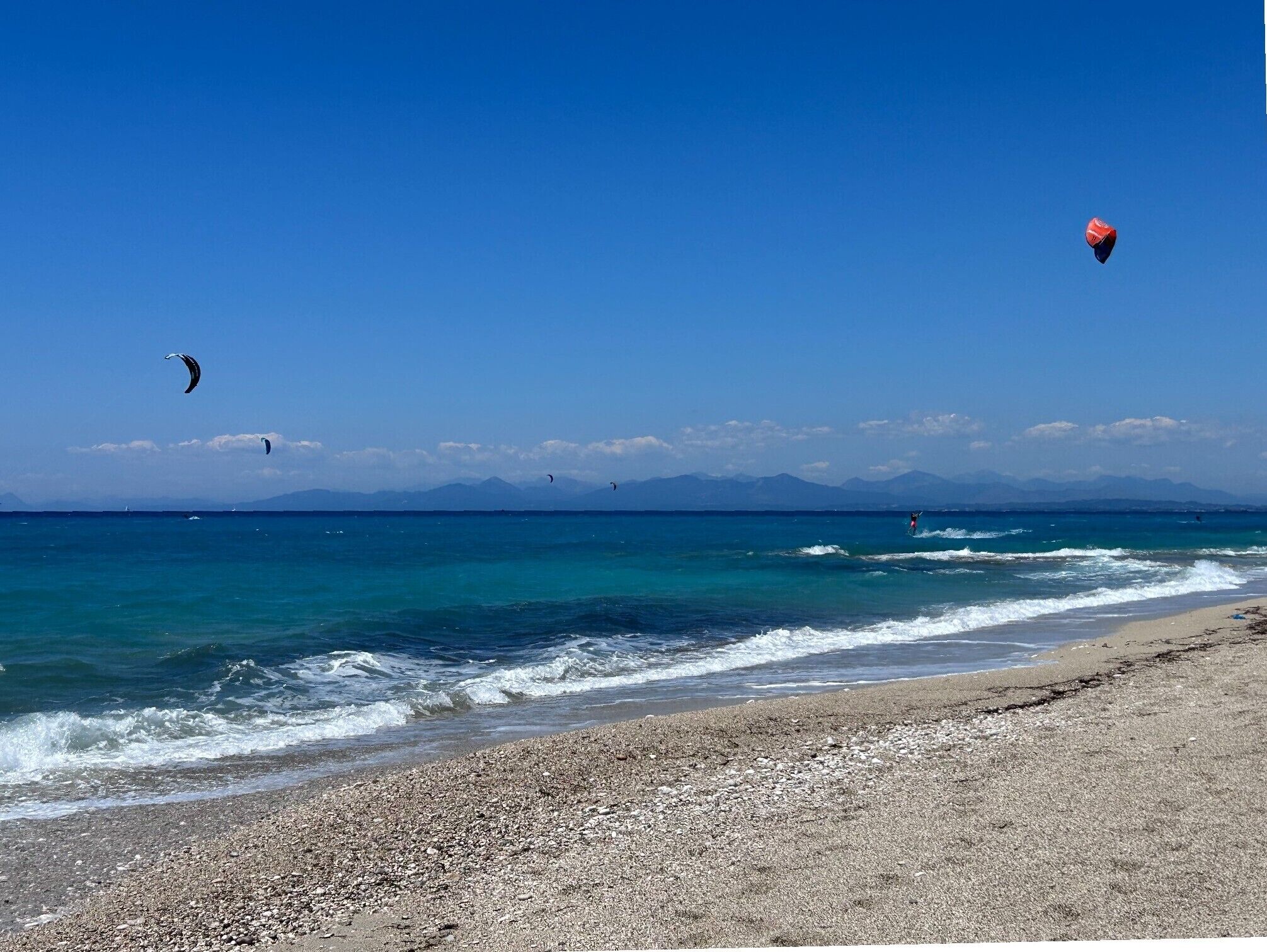 Playa en los alrededores y camastros 