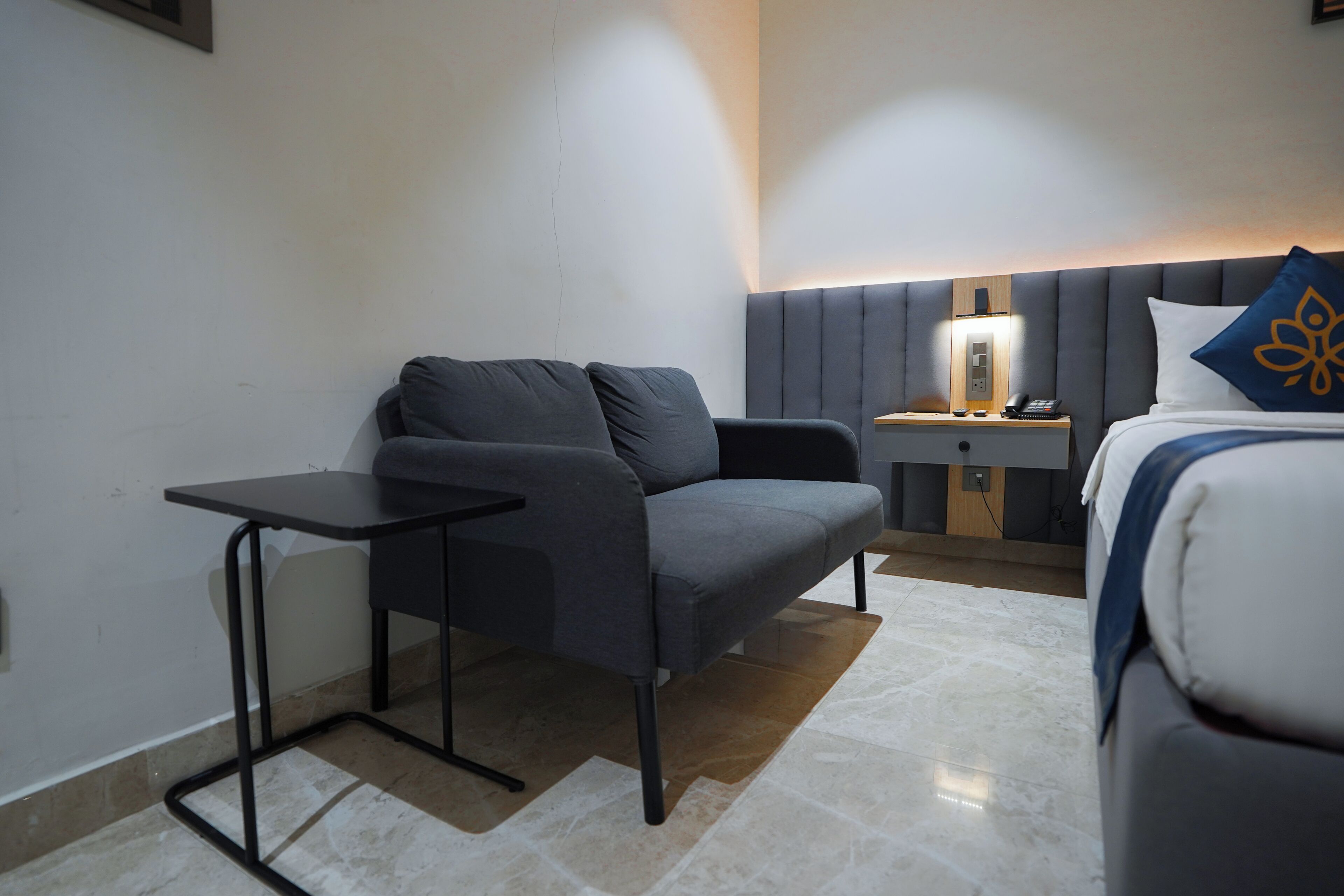 Suite Premium | Minibar, meja kerja, tirai kedap cahaya, dan kedap suara