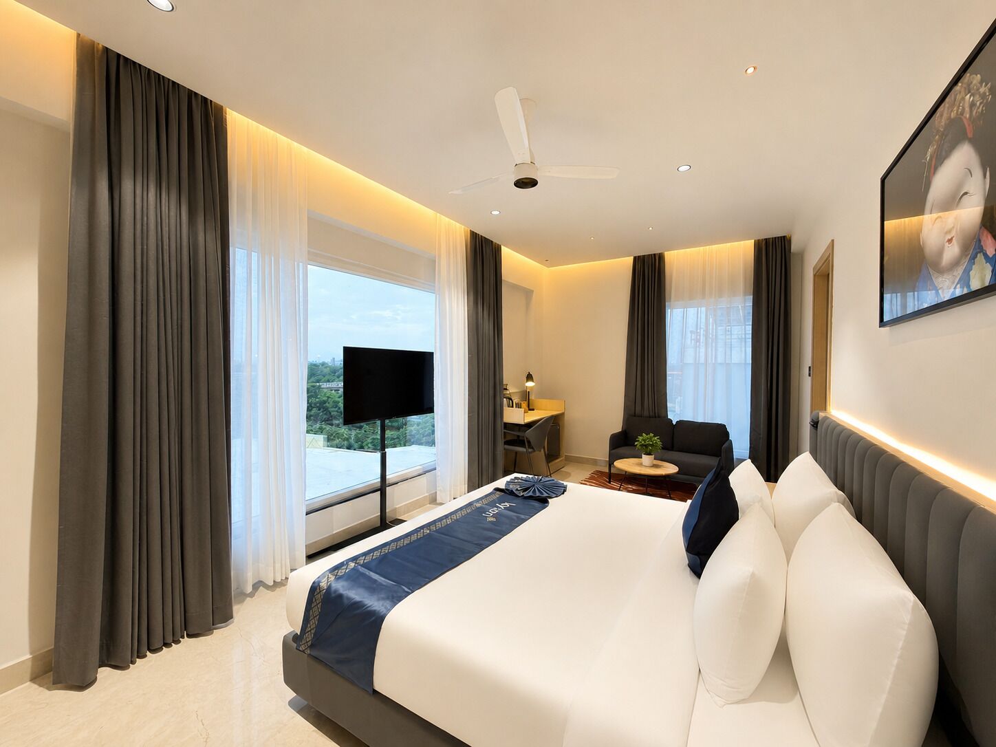 Suite Mewah | Minibar, meja kerja, tirai kedap cahaya, dan kedap suara