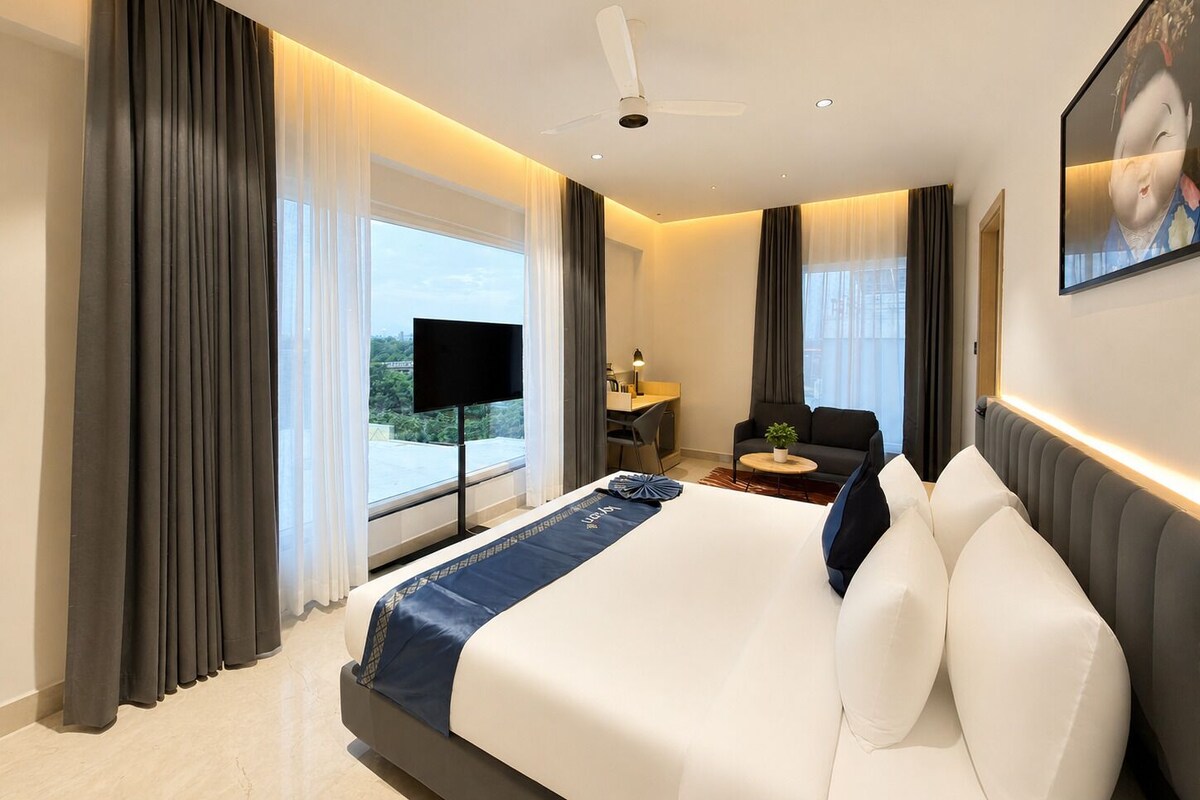 Minibar, desk, blackout curtains, soundproofing