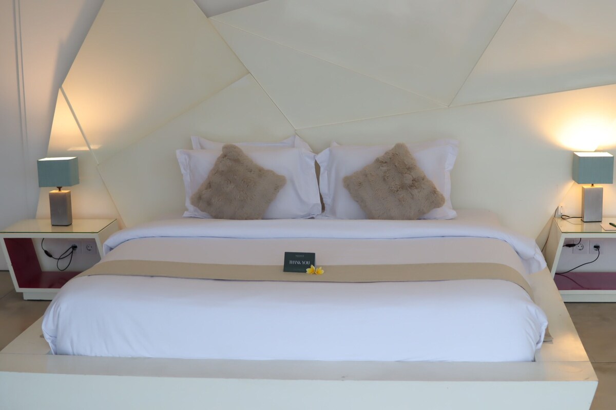 Villa, Balcony, Garden View | In-room safe, bed sheets