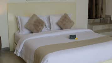 Villa, Balcony, Garden View | In-room safe, bed sheets