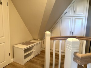 Interior - Eidumweg Apartment 4 - Bright and modern upper-floor apartment for 4 people with (Sylt)