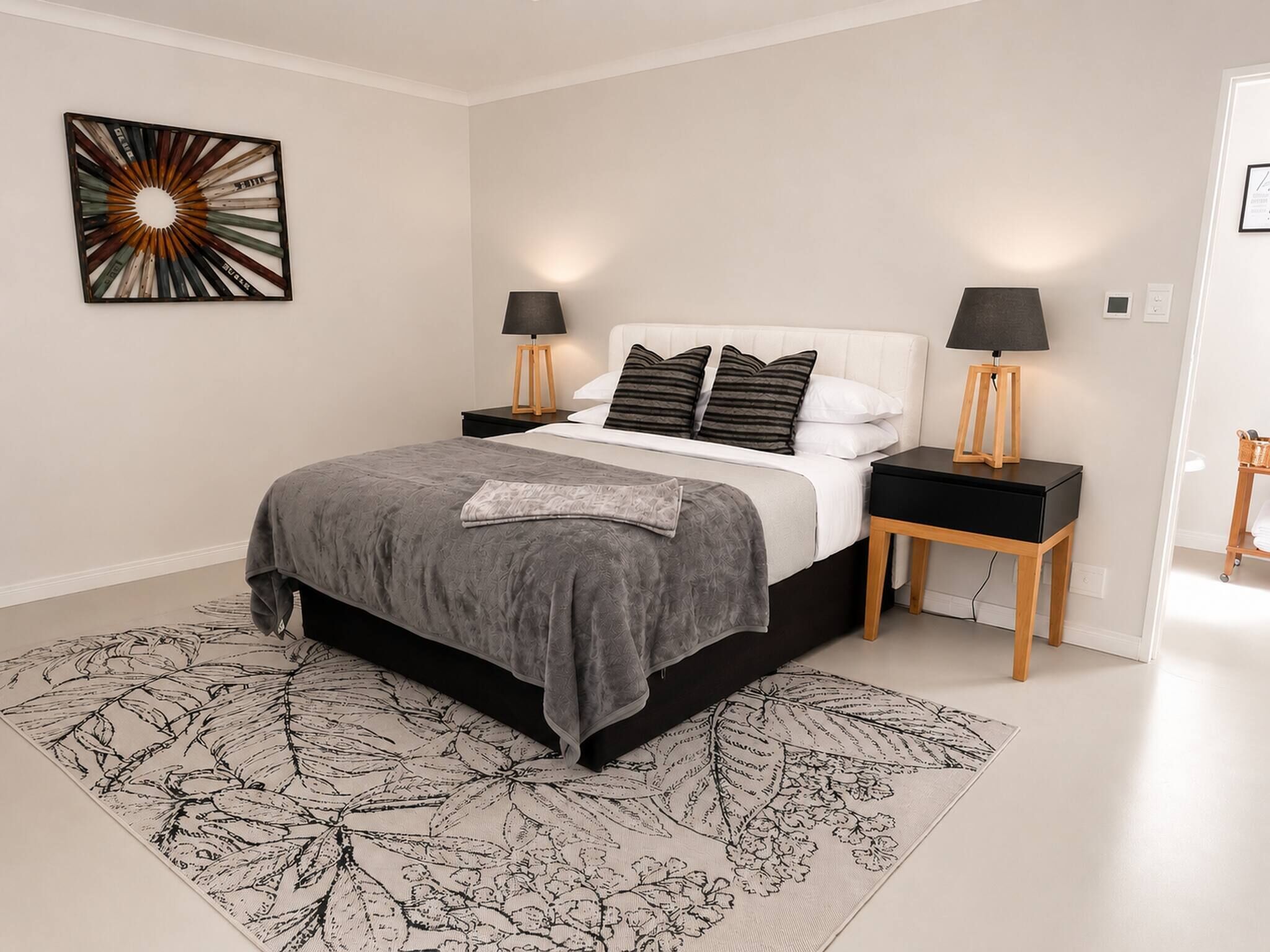 Iron/ironing board, Internet, bed sheets