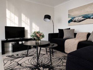 Unclassified image, 3 of 14, button - Stylish Parkhurst Cottage  Walk to 4th Ave (Johannesburg)