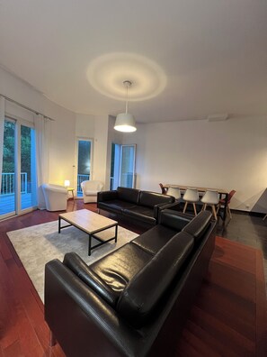Living area - Family home 20 minutes from Paris (Palaiseau)