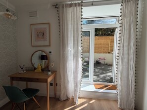 A room with a wooden desk, a chair, a mirror, and a framed picture on the wall. - Beautiful 2BDR Home Right by Regents Park (Greater London)