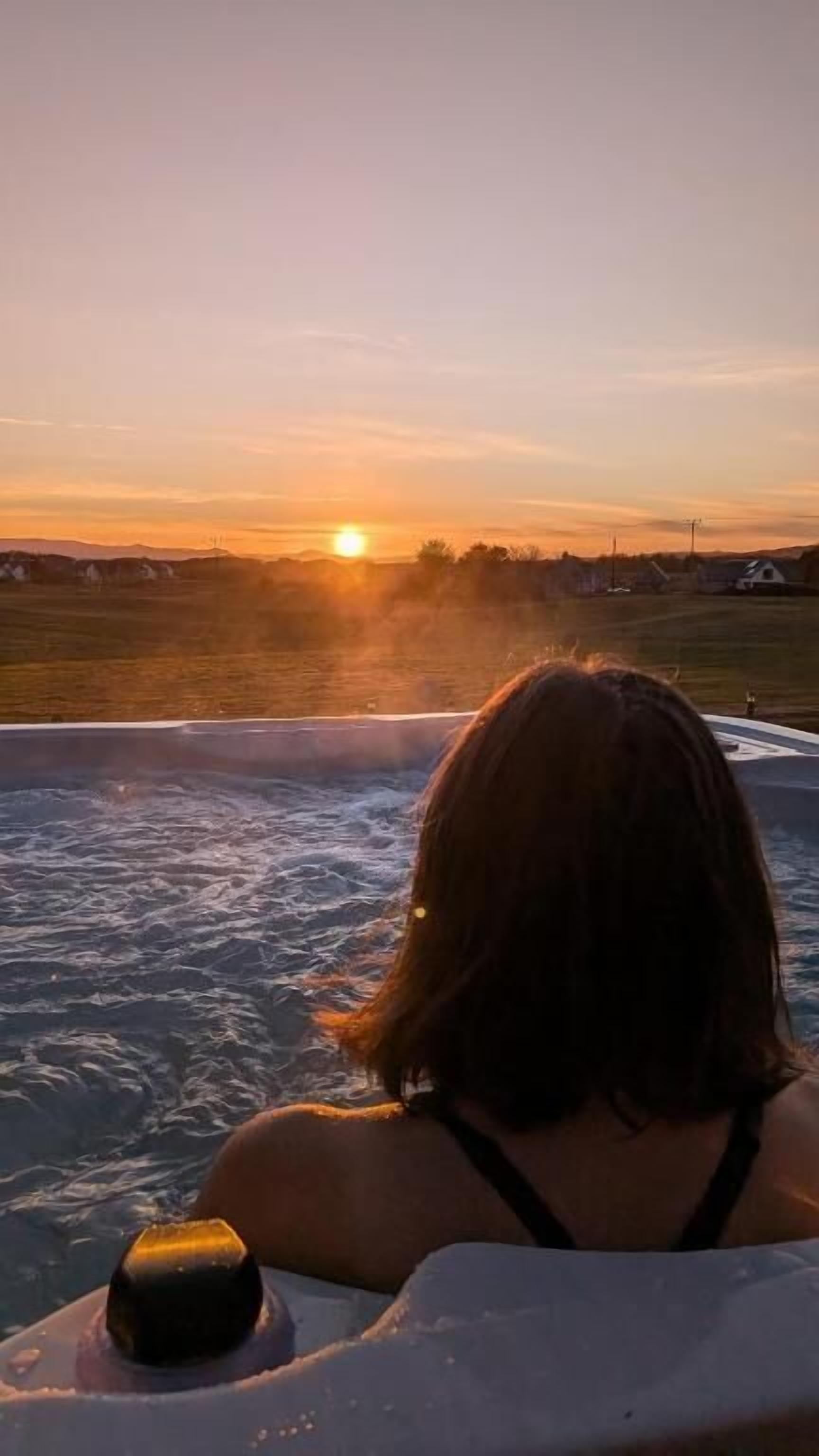 Villa, Terrasse, Gartenblick | Außen-Whirlpool