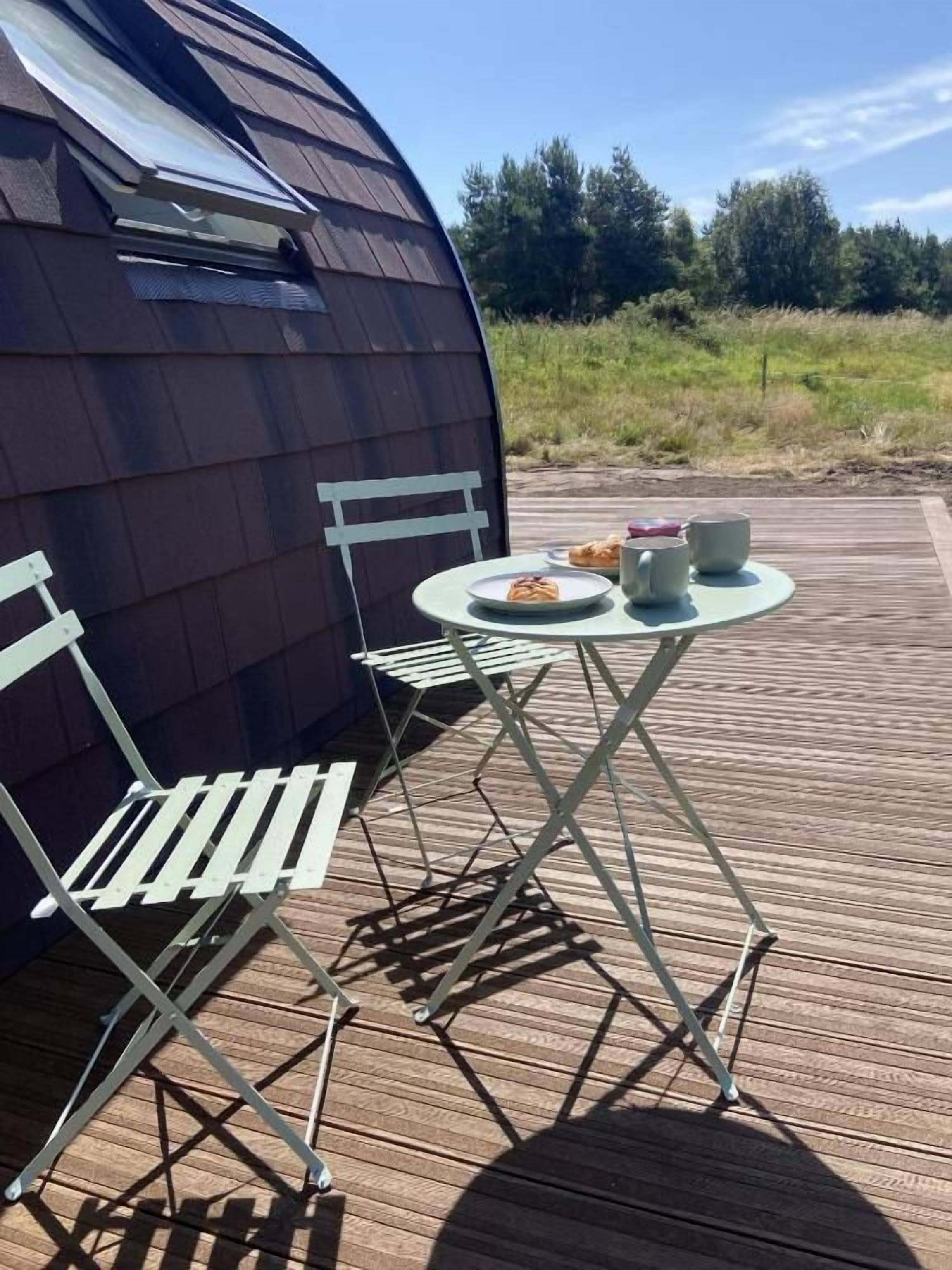 Deluxe-Villa, Terrasse, Gartenblick (Rowan) | Speisen im Freien