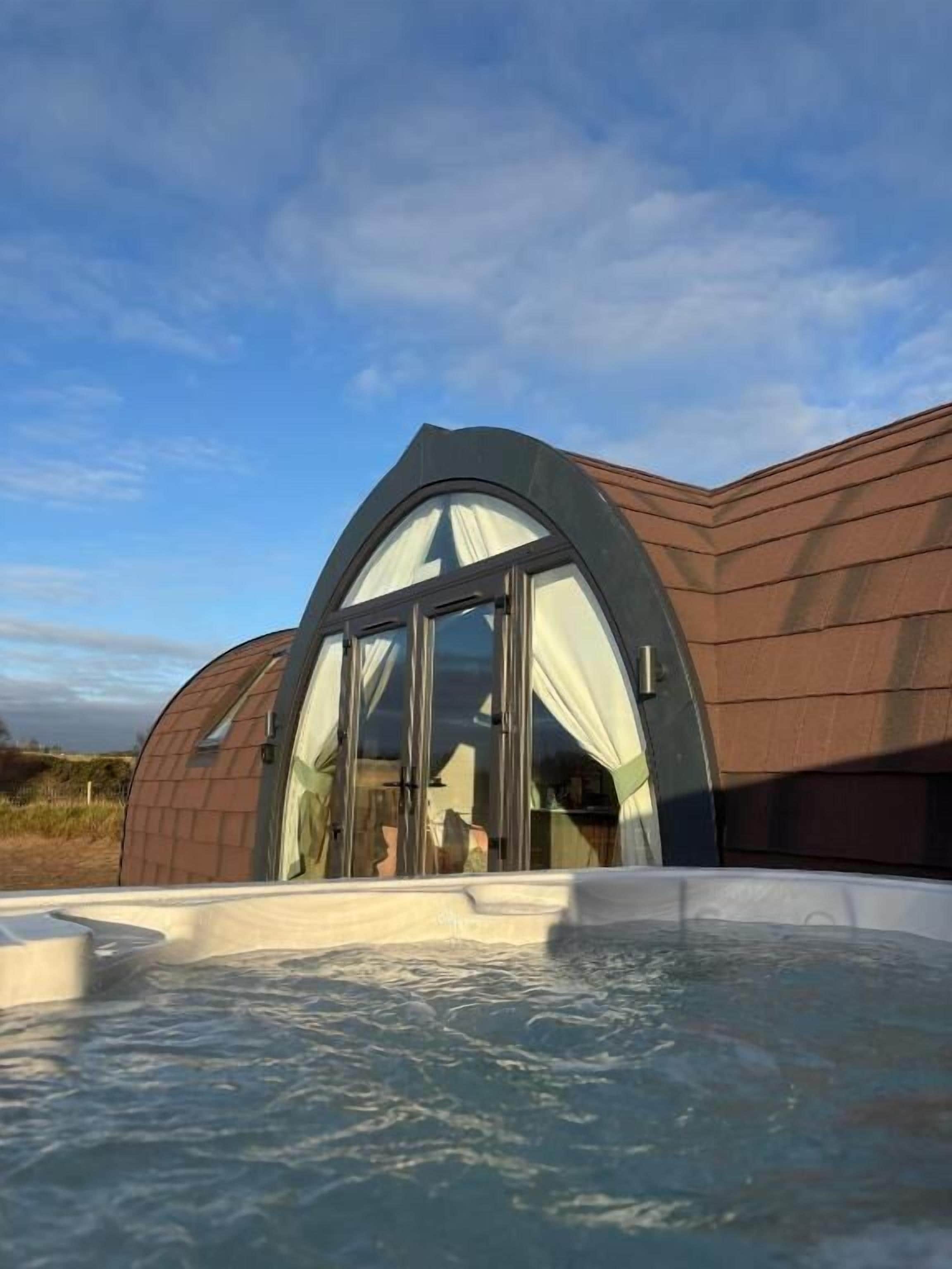 Villa - uteplats - utsikt mot trädgården (Pine) | Bubbelpool utomhus