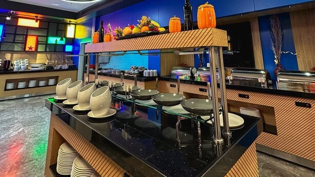 A modern bar area with a central counter, multiple bowls, and a variety of bottles. - Axis Hotel (Trabzon)