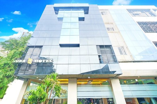 Luxury Twin Stay with Free WiFi and Parking